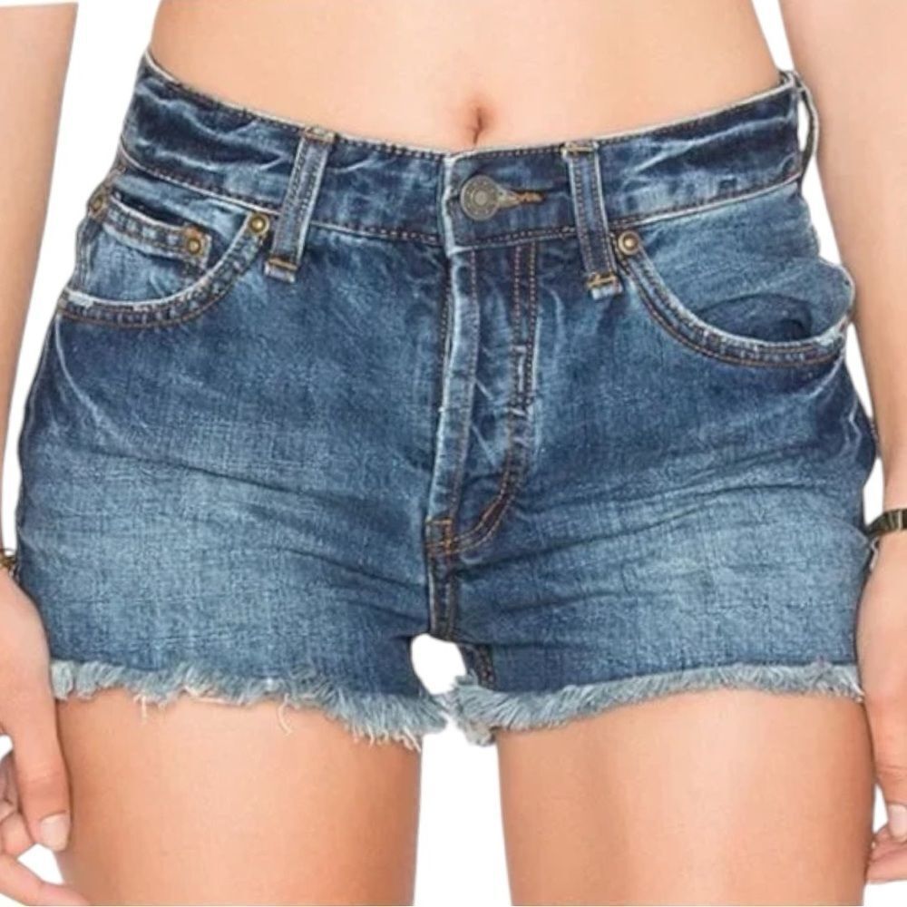 Free People Women’s Button Fly Blue Jean Shorts Size 24 Waist
